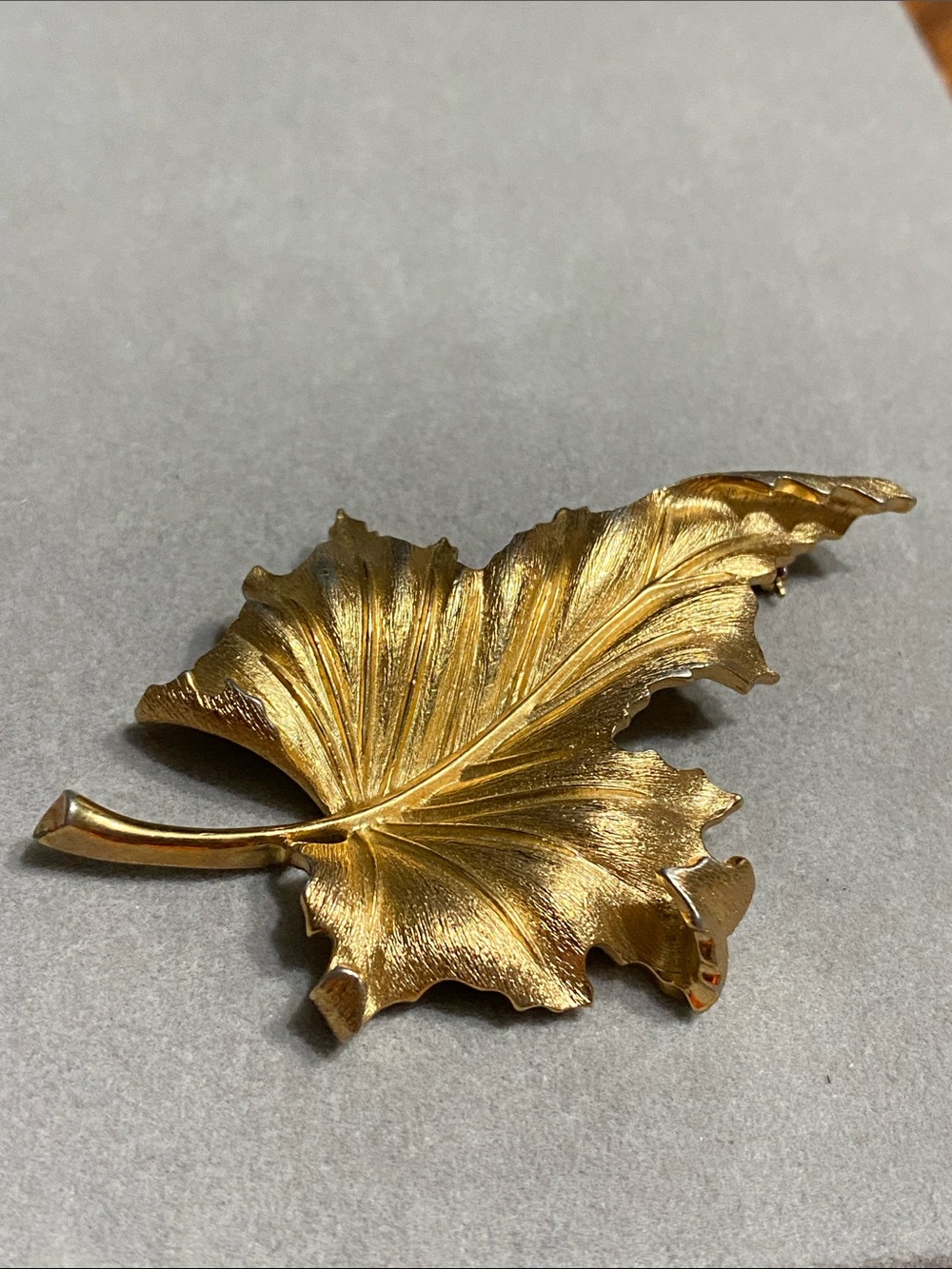 Gold Leaf Women's Brooch - Elegant Leaf Pin
